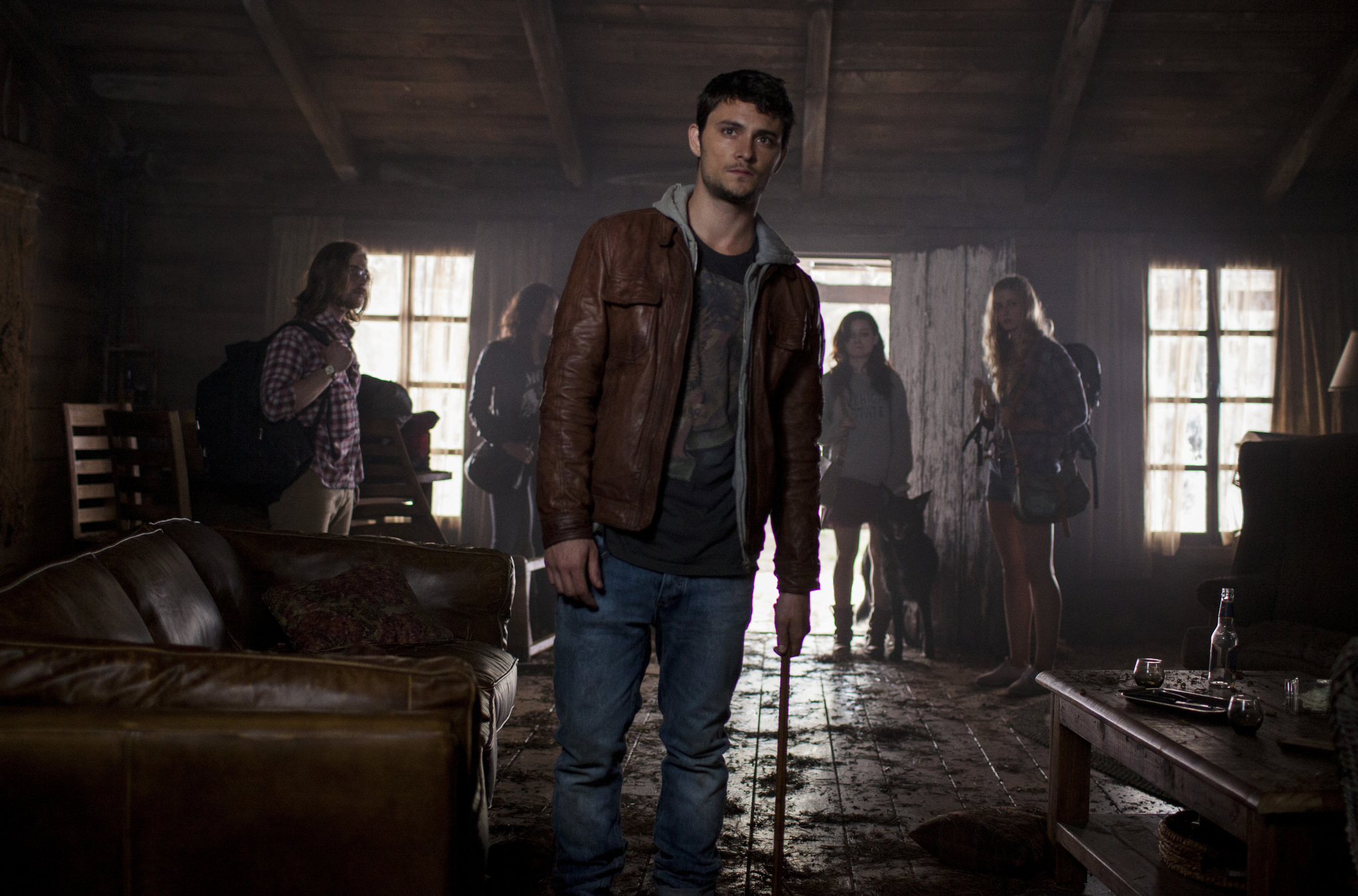 Still of Lou Taylor Pucci, Jessica Lucas, Shiloh Fernandez, Elizabeth Blackmore and Jane Levy in Piktieji numireliai (2013)