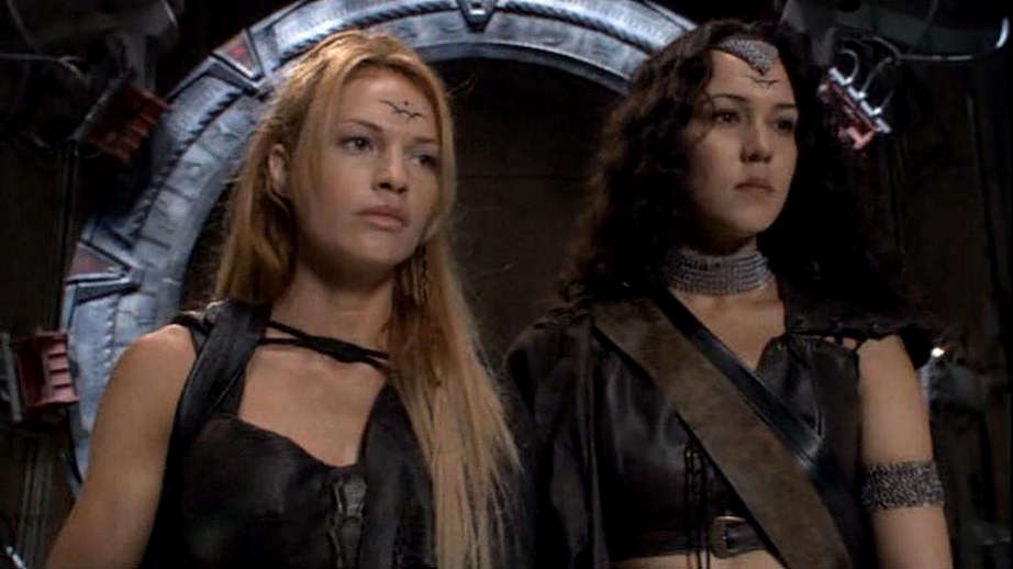 Jolene Blalock (Ishta) and Simone Bailly (Ka'lel) on Stargate SG-1