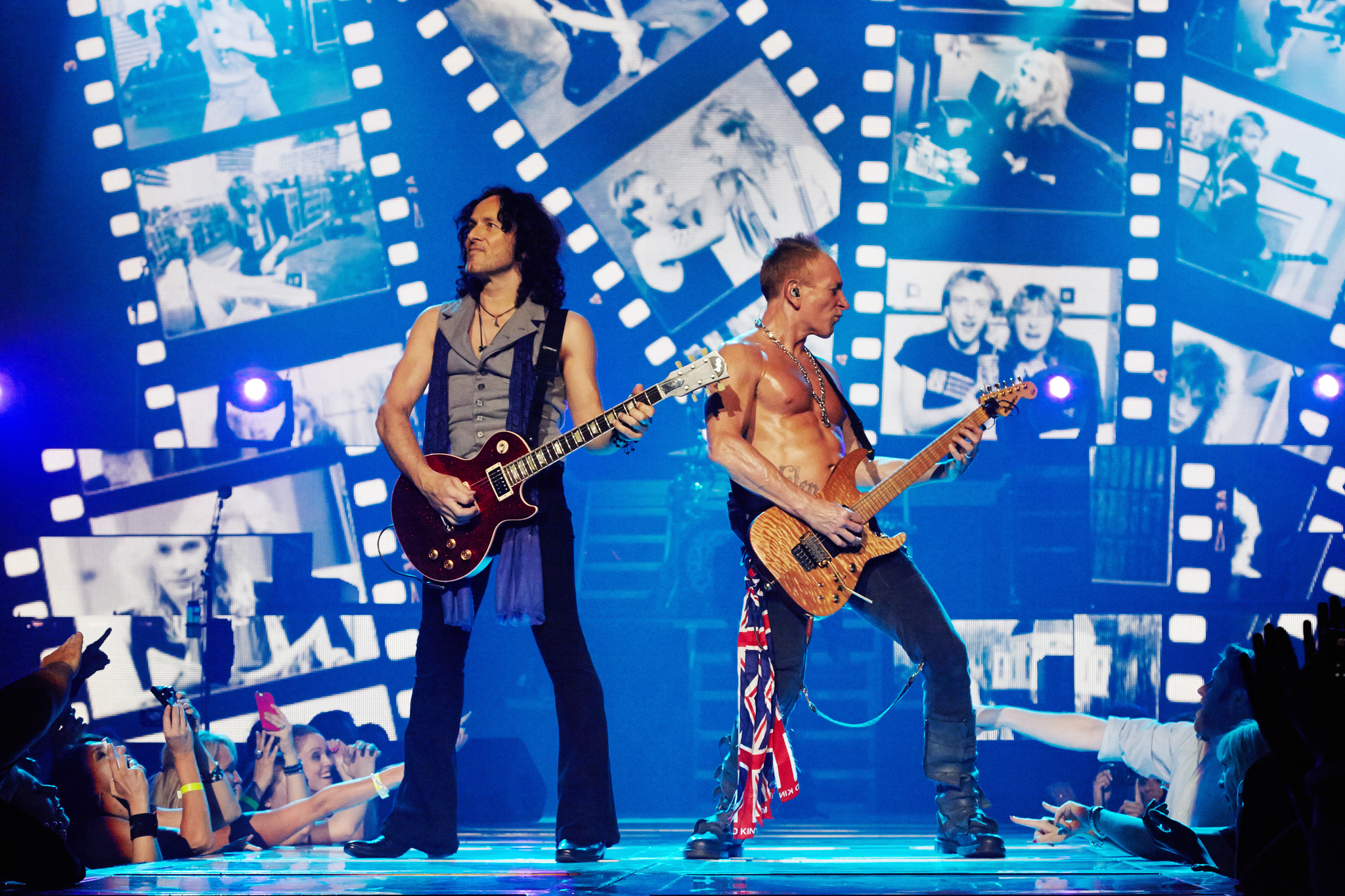 Still of Phil Collins, Vivian Campbell and Phil Collen in Def Leppard Viva! Hysteria Concert (2013)
