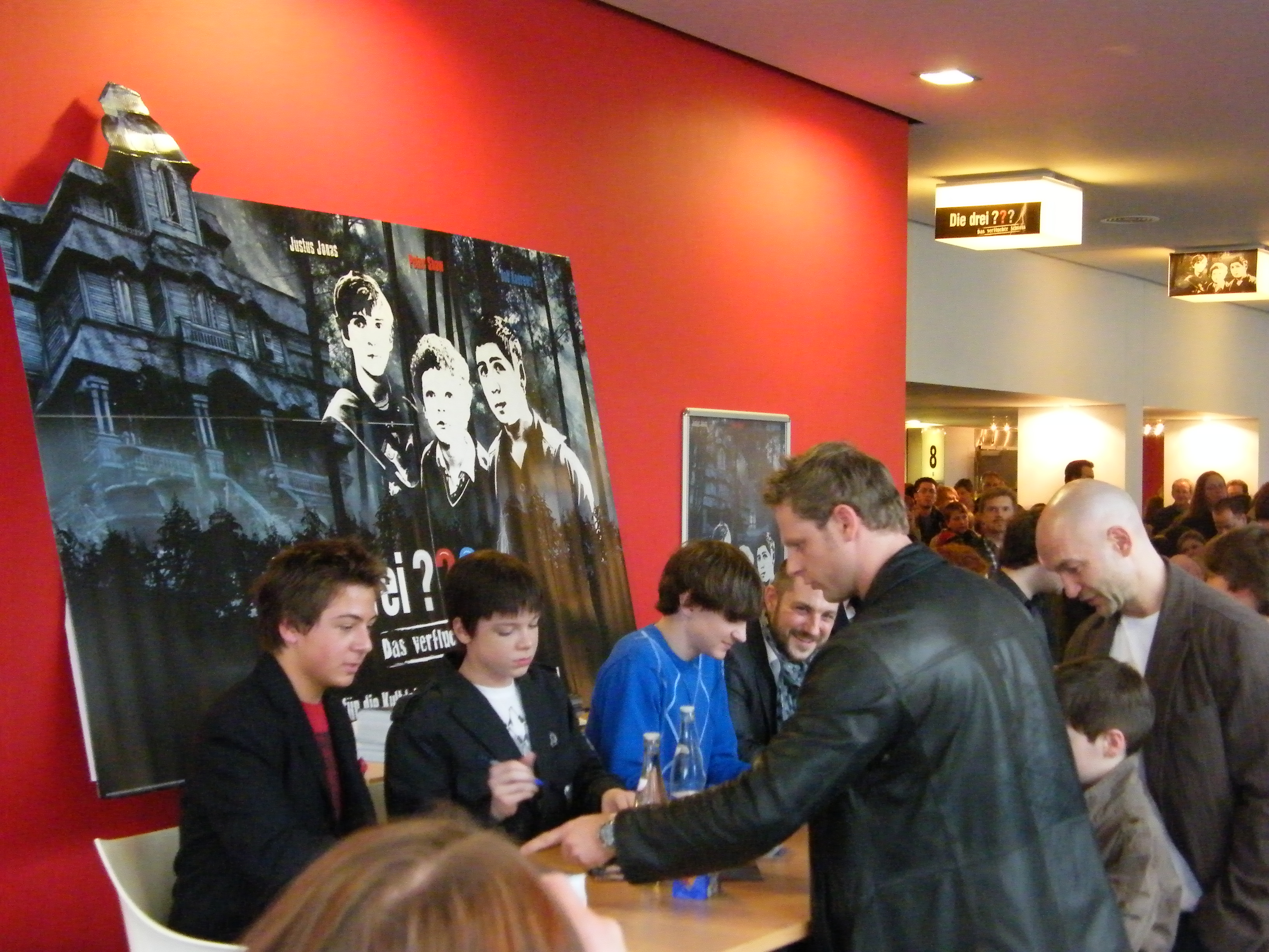 Signing autographs at the Berlin Premiere of The Three Investigators and the Secret of Terror Castle