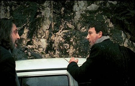 Branko (Pedja Bjelac) argues with Nenad (Branko Tomovic).