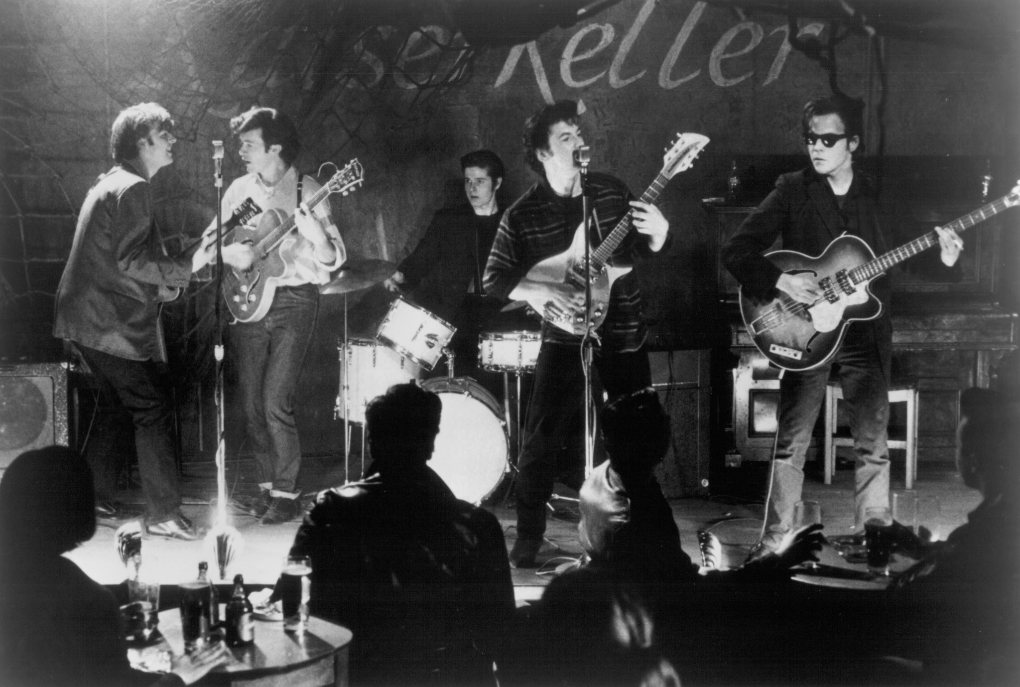 Still of Stephen Dorff, Ian Hart, Gary Bakewell, Chris O'Neill and Scot Williams in Backbeat (1994)