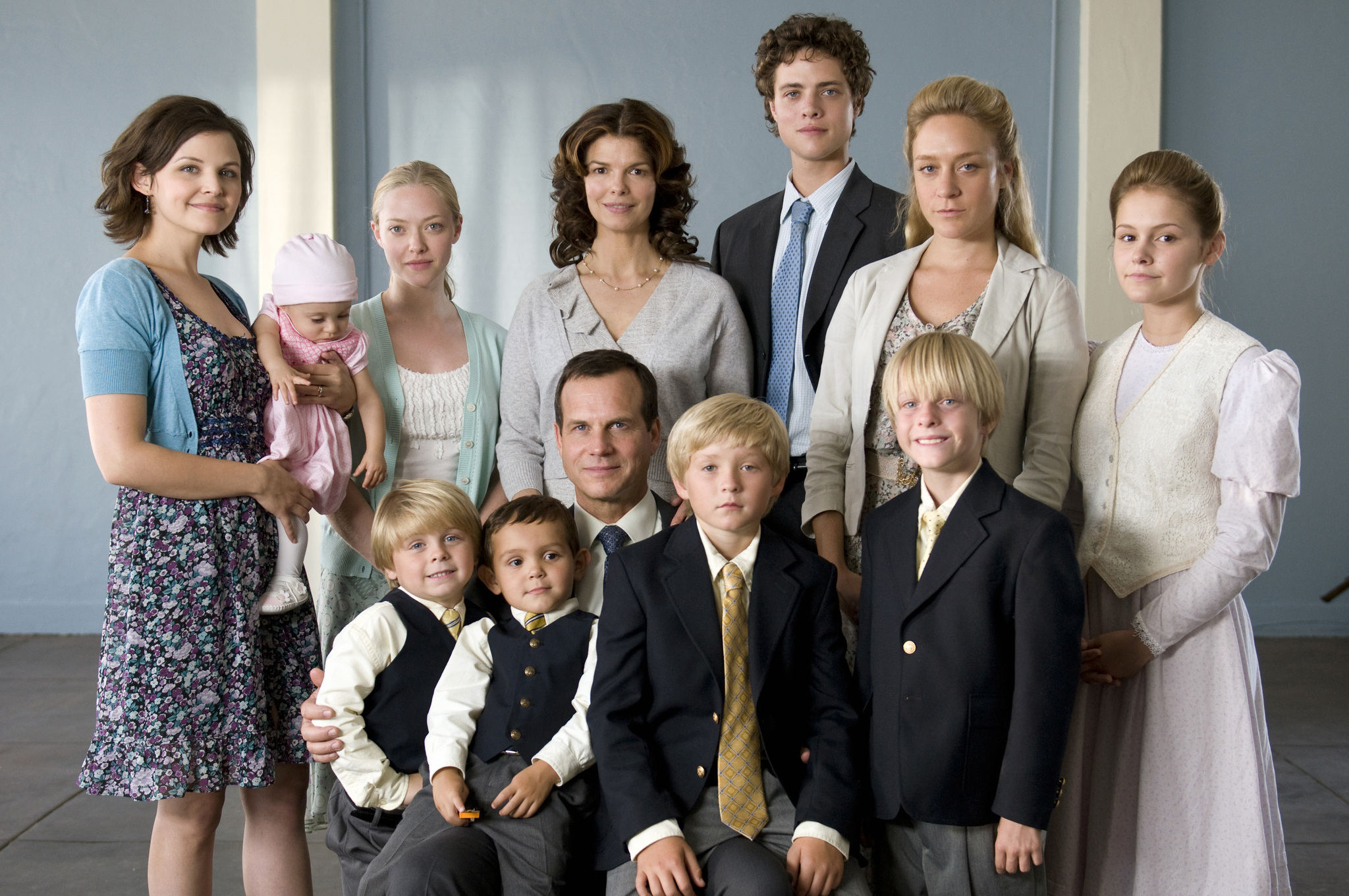 Still of Bill Paxton, Jeanne Tripplehorn, Chloë Sevigny, Ginnifer Goodwin, Douglas Smith, Amanda Seyfried, Garrett Gray, Mitchell Gray and Cassi Thomson in Big Love (2006)