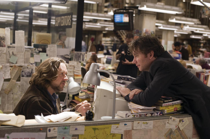 Still of Russell Crowe and Kevin Macdonald in Tikroji padetis (2009)