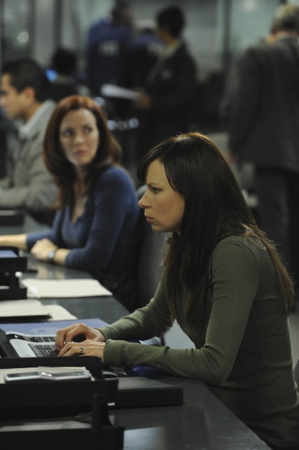 Still of Mary Lynn Rajskub and Annie Wersching in 24 (2001)