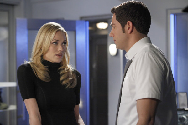 Still of Zachary Levi and Yvonne Strahovski in Cakas (2007)