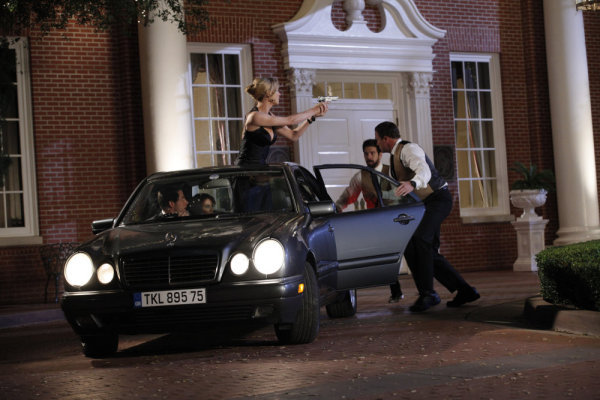 Still of Adam Baldwin, Zachary Levi, Lauren Cohan and Yvonne Strahovski in Cakas (2007)