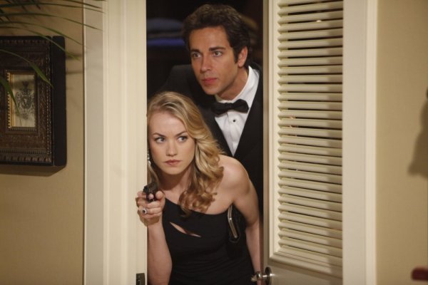 Still of Zachary Levi and Yvonne Strahovski in Cakas (2007)