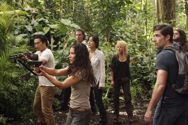 Still of Jeff Fahey, Daniel Dae Kim, Emilie de Ravin, Matthew Fox, Yunjin Kim and Evangeline Lilly in Dinge (2004)