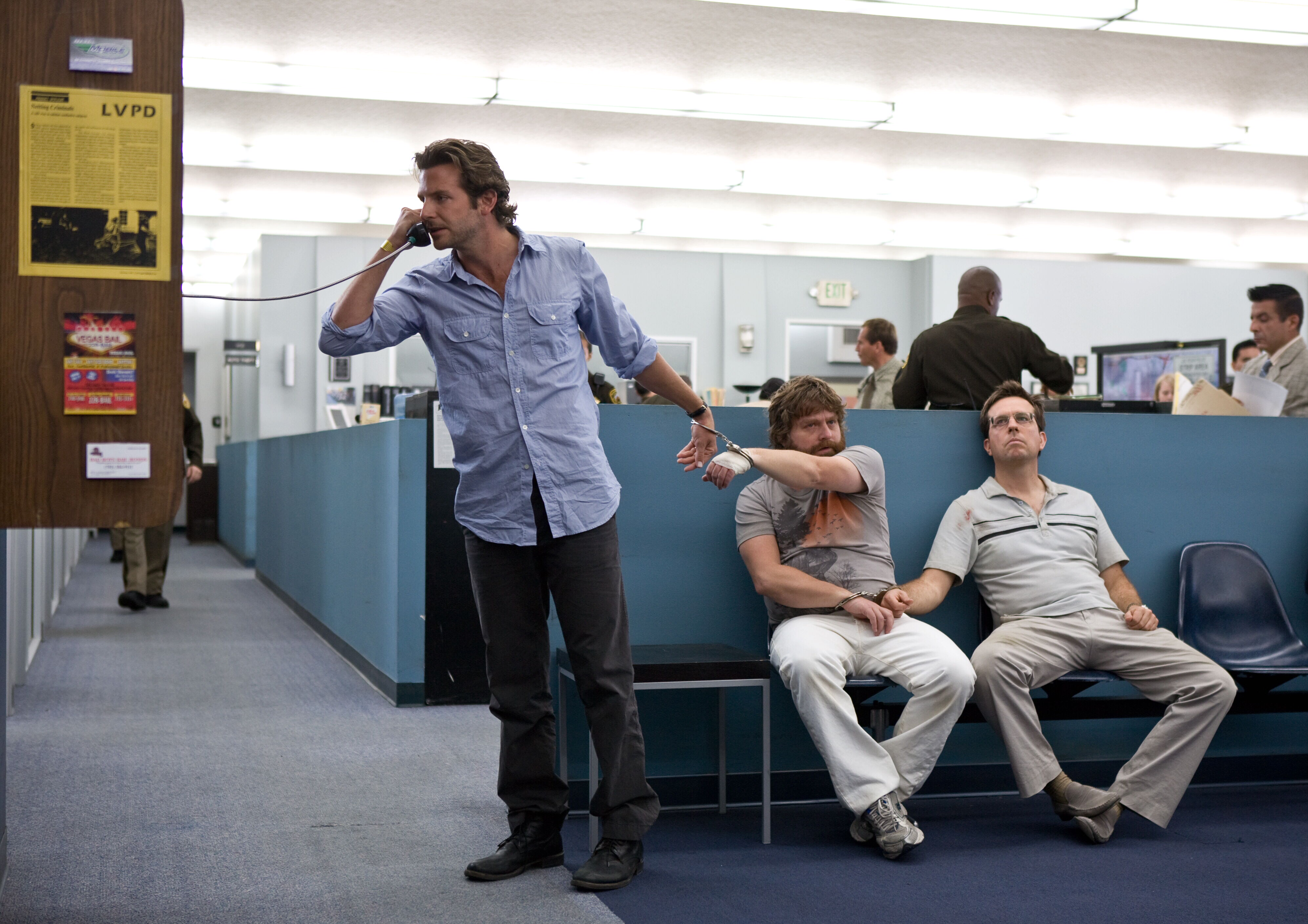 Still of Bradley Cooper, Zach Galifianakis and Ed Helms in Pagirios Las Vegase (2009)
