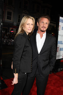 Sean Penn and Robin Wright at event of Milk (2008)