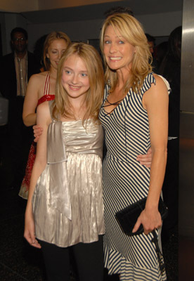 Robin Wright and Dakota Fanning at event of Hounddog (2007)