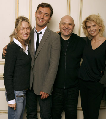 Jude Law, Juliette Binoche, Robin Wright and Anthony Minghella at event of Breaking and Entering (2006)