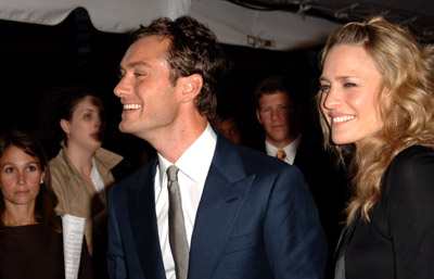 Jude Law and Robin Wright at event of Breaking and Entering (2006)