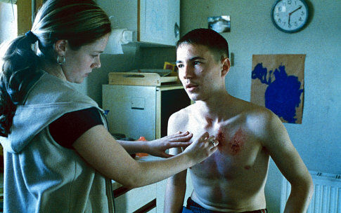 Still of Martin Compston and Annmarie Fulton in Sweet Sixteen (2002)