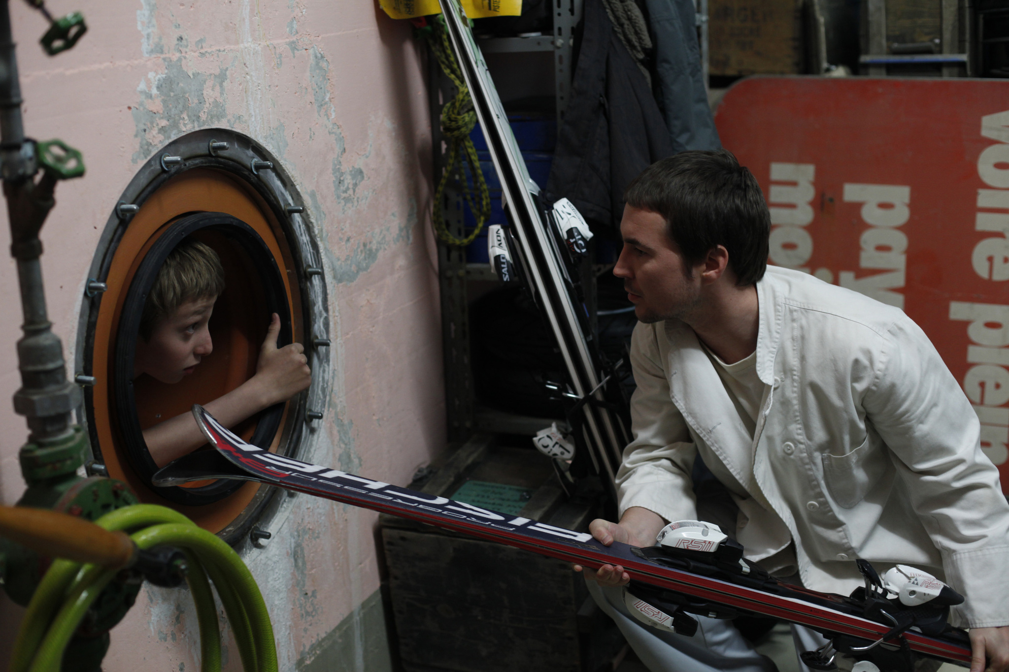 Still of Martin Compston and Kacey Mottet Klein in L'enfant d'en haut (2012)