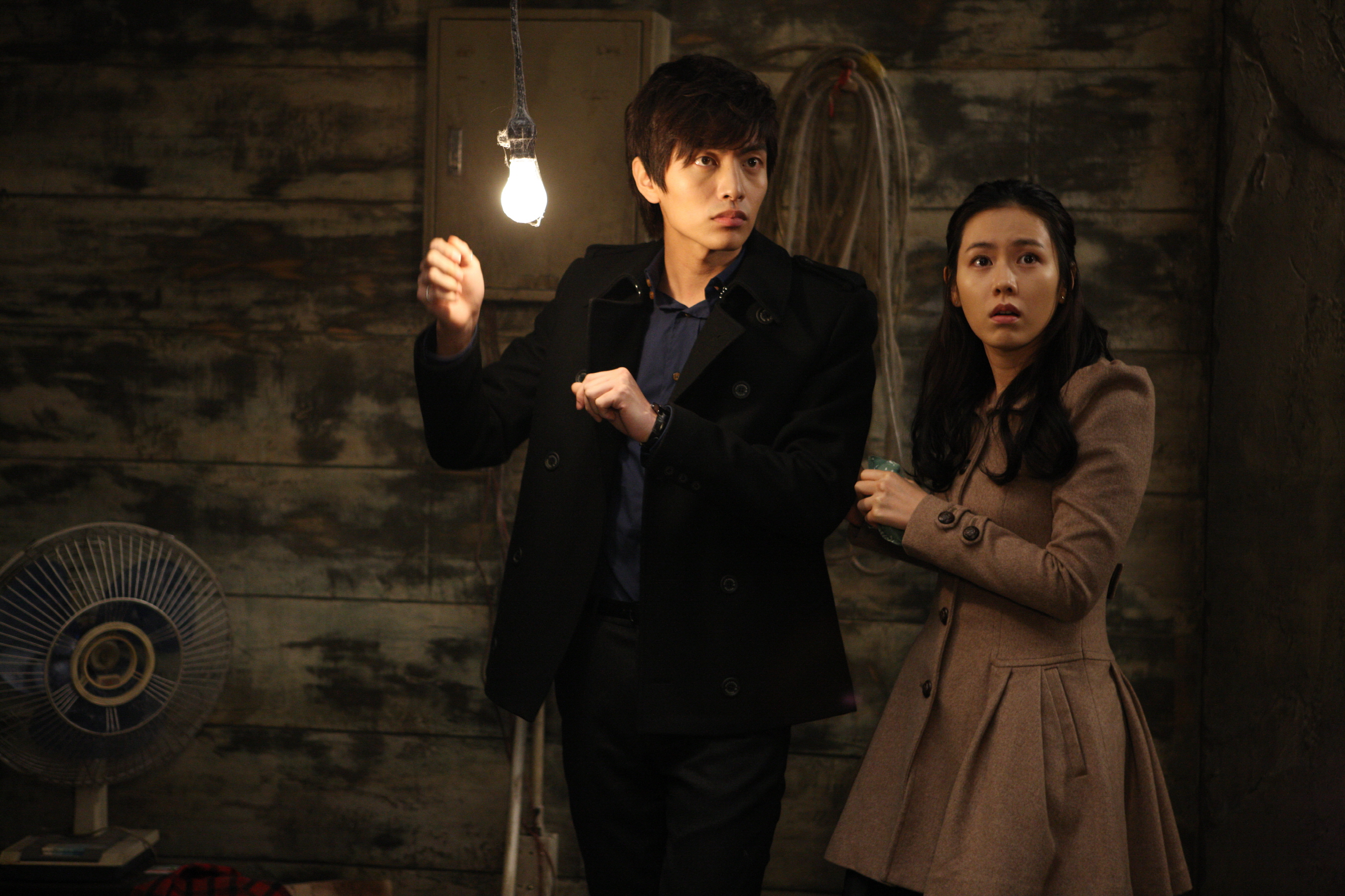 Still of Ye-jin Son and Min-ki Lee in O-ssak-han yeon-ae (2011)