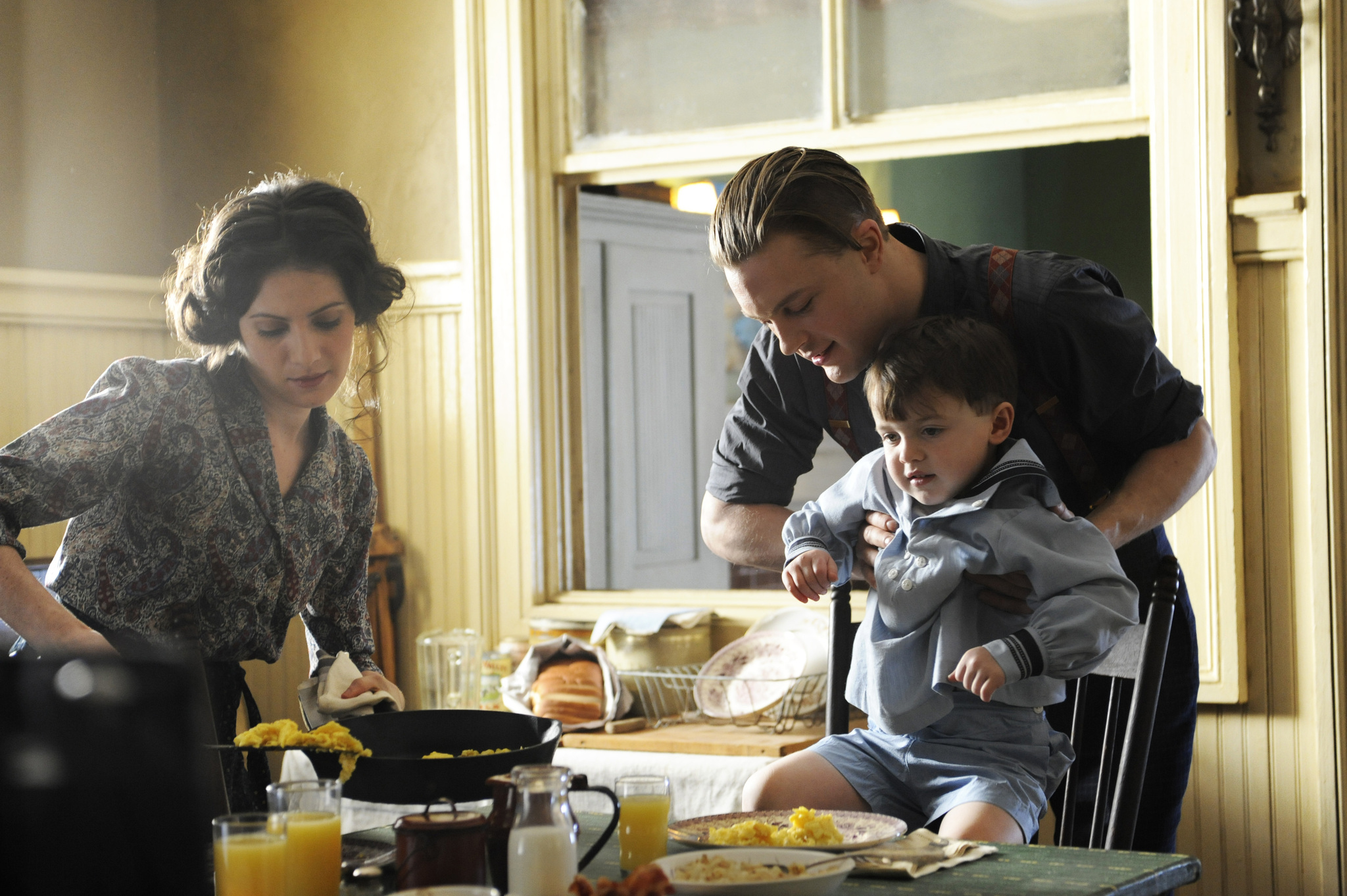 Still of Aleksa Palladino, Michael Pitt and Brady Noon in Sausas istatymas: mafijos gimimas (2010)