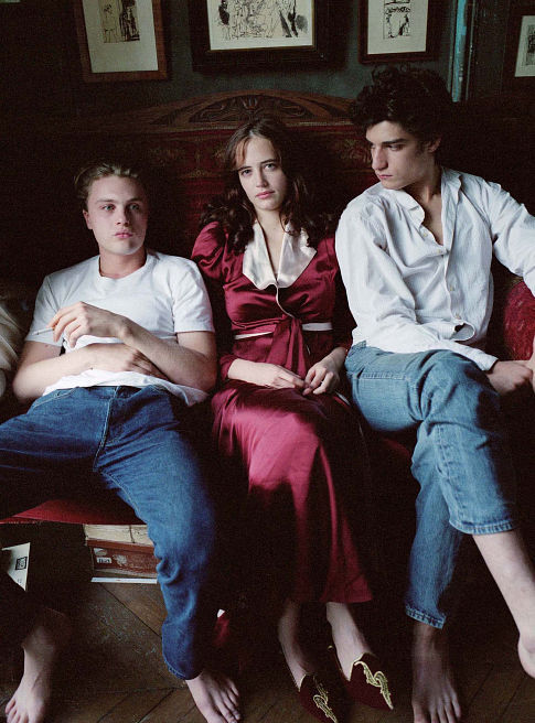 Louis Garrel, Michael Pitt and Eva Green in The Dreamers (2003)