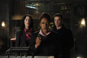 Still of CCH Pounder, Eddie McClintock and Joanne Kelly in Warehouse 13 (2009)