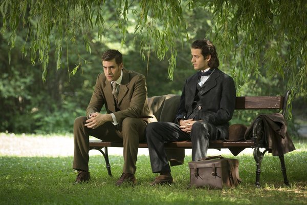 Still of Miklós Bányai and Oliver Jackson-Cohen in Dracula (2013)