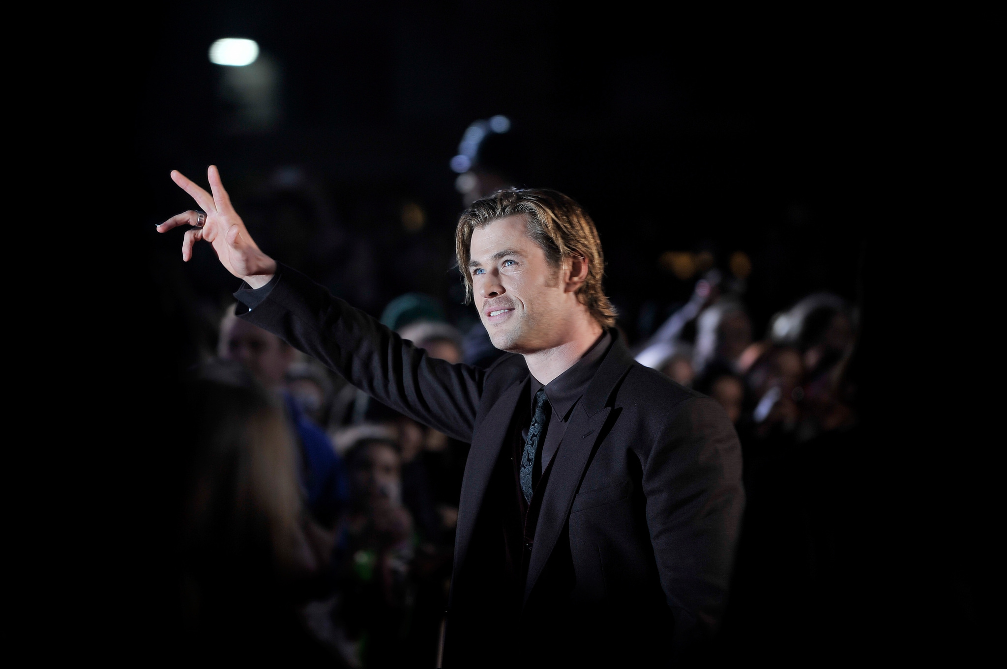 Chris Hemsworth at event of Toras: Tamsos pasaulis (2013)