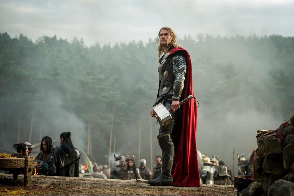 Still of Chris Hemsworth in Toras: Tamsos pasaulis (2013)