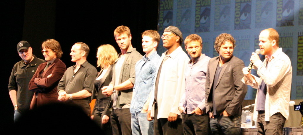 Samuel L. Jackson, Robert Downey Jr., Clark Gregg, Chris Evans, Scarlett Johansson, Jeremy Renner, Mark Ruffalo, Joss Whedon and Chris Hemsworth at event of Kersytojai (2012)