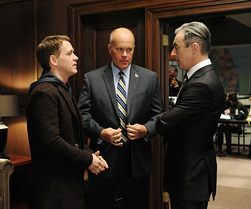 Still of Alan Cumming, Mike Pniewski and T.R. Knight in The Good Wife (2009)