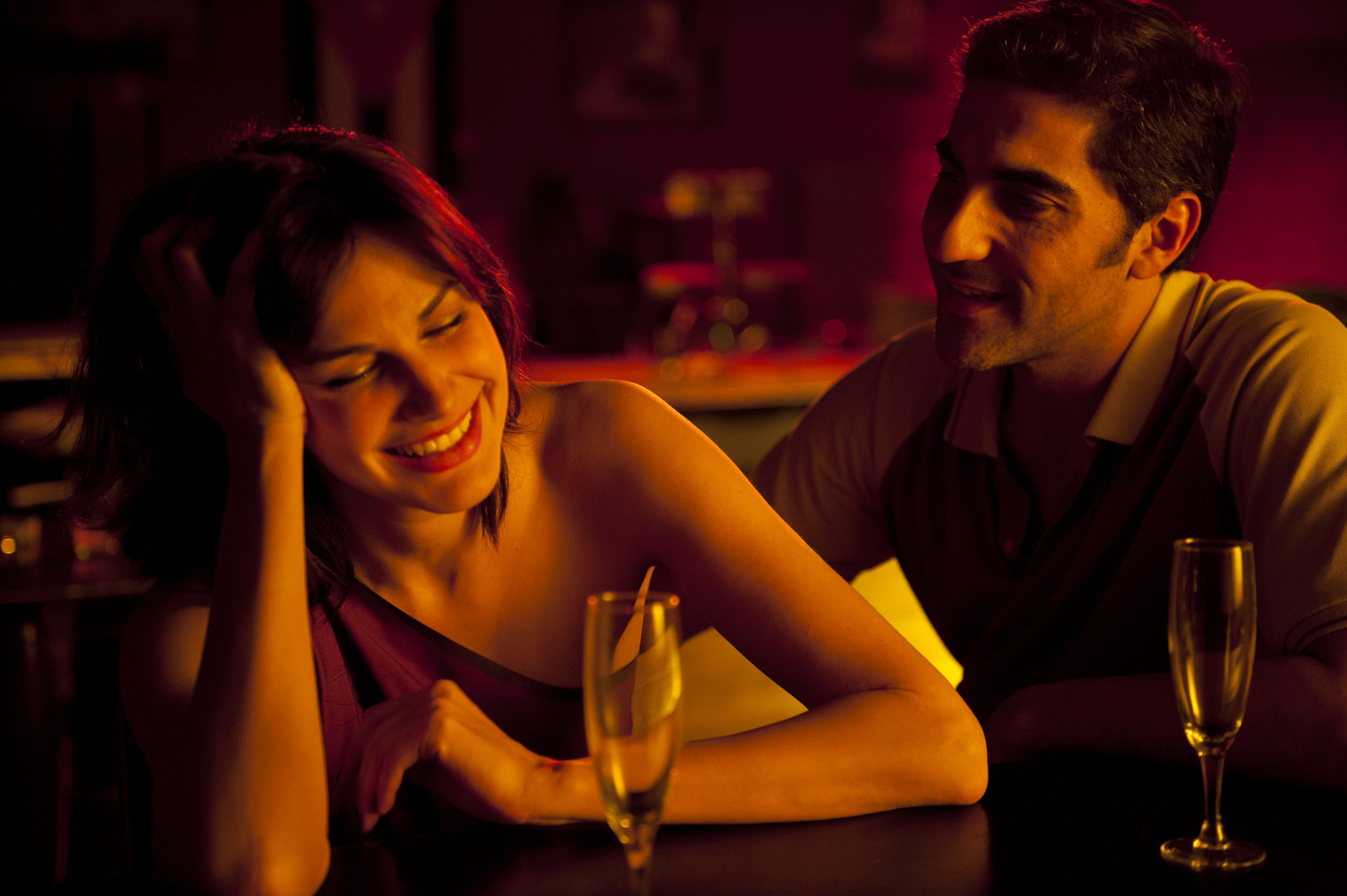 Still of Héléna Noguerra and Ary Abittan in Hôtel Normandy (2013)