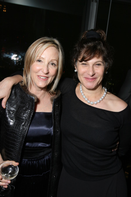 Laura Ziskin and Amy Pascal at event of Zmogus voras 3 (2007)