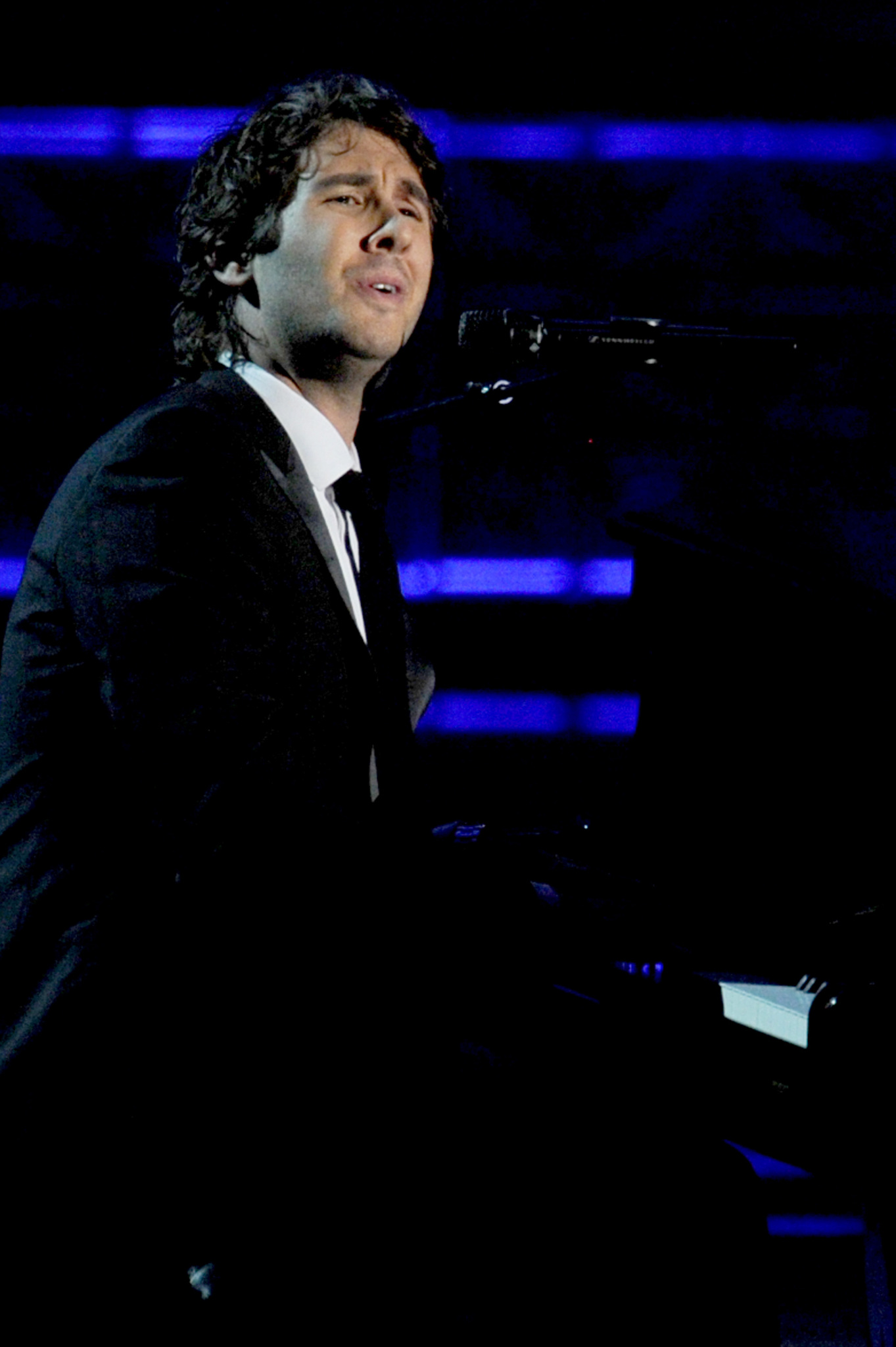 Josh Groban at event of The 64th Primetime Emmy Awards (2012)