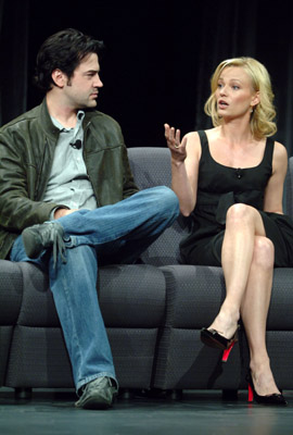 Samantha Mathis and Ron Livingston