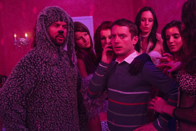 Still of Elijah Wood and Jason Gann in Wilfred (2011)