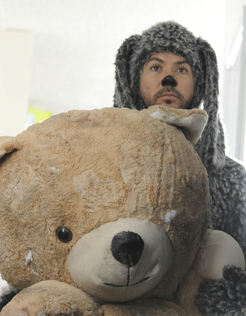 Still of Jason Gann in Wilfred (2011)