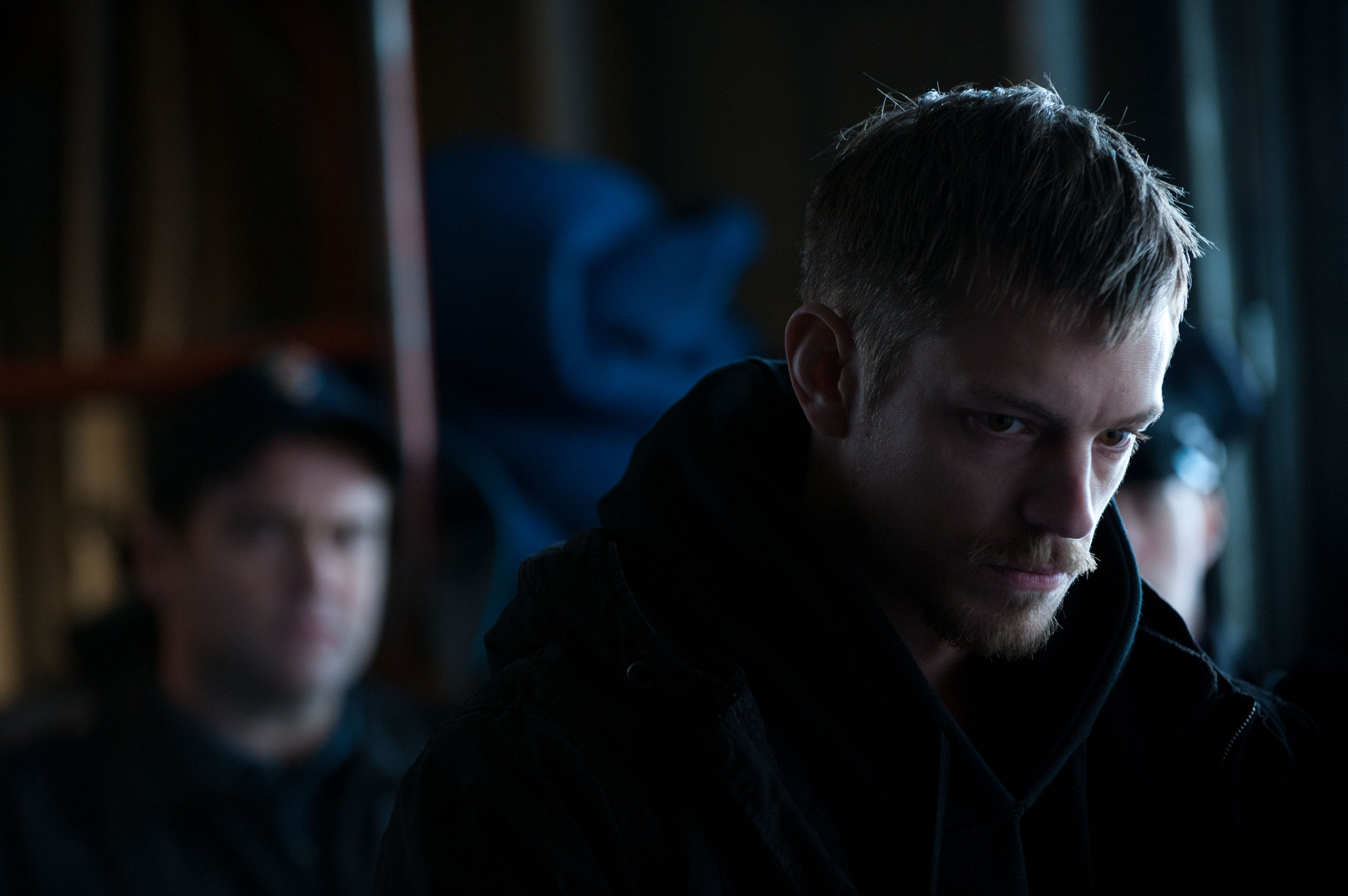 Joel Kinnaman and Stephen Holder in Zmogzudyste (2011)