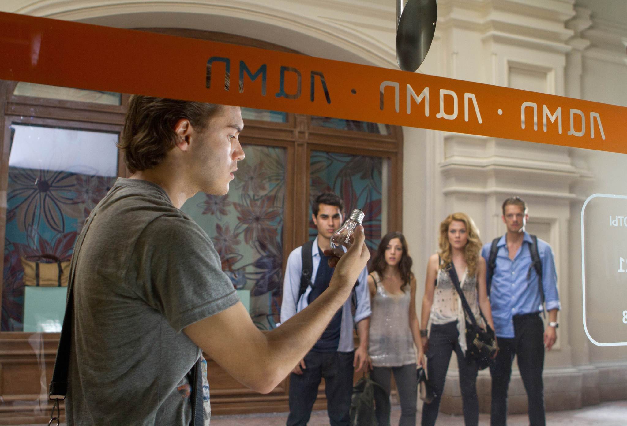 Still of Emile Hirsch, Joel Kinnaman, Max Minghella, Rachael Taylor and Olivia Thirlby in Tamsiausia valanda (2011)