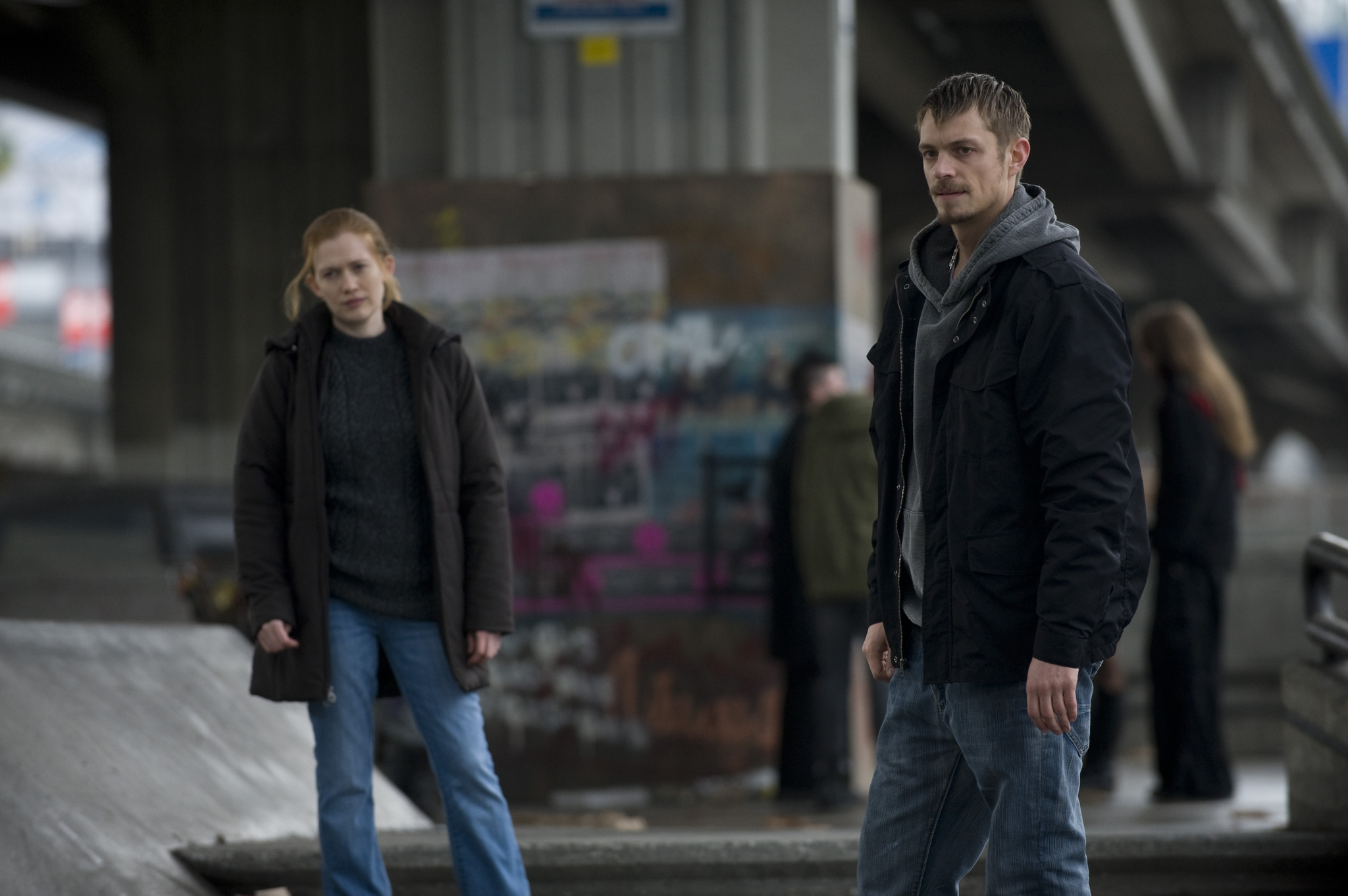 Still of Mireille Enos and Joel Kinnaman in Zmogzudyste (2011)