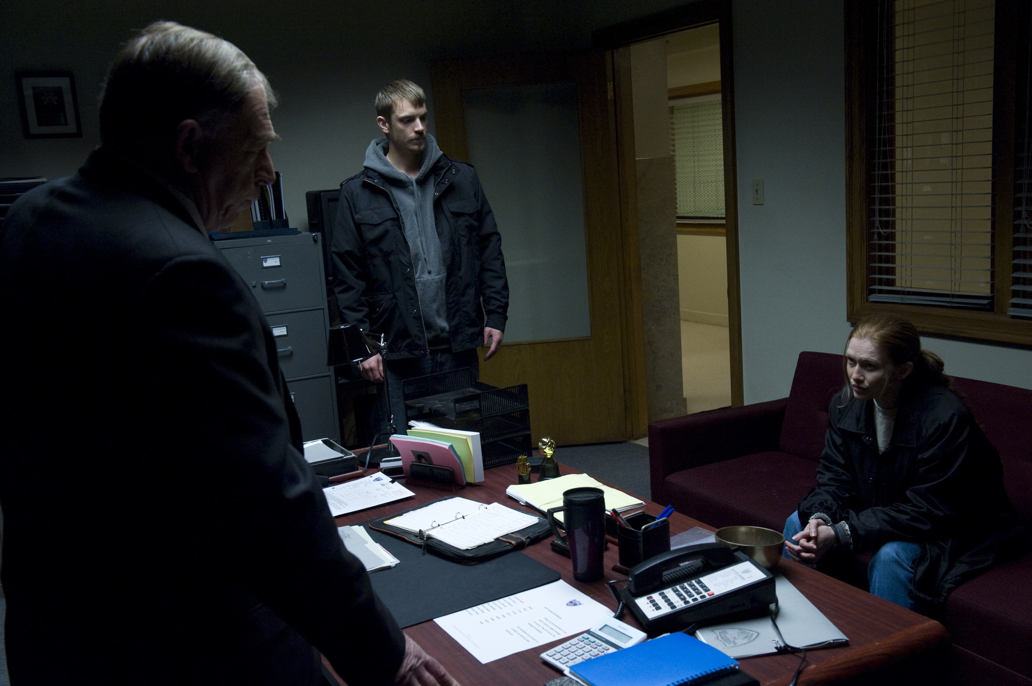 Still of Mireille Enos and Joel Kinnaman in Zmogzudyste (2011)