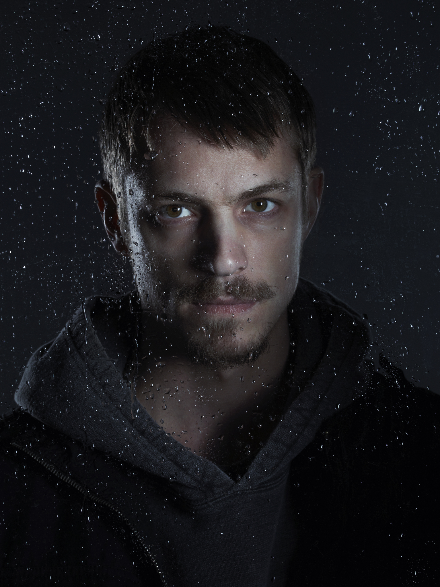 Still of Joel Kinnaman in Zmogzudyste (2011)