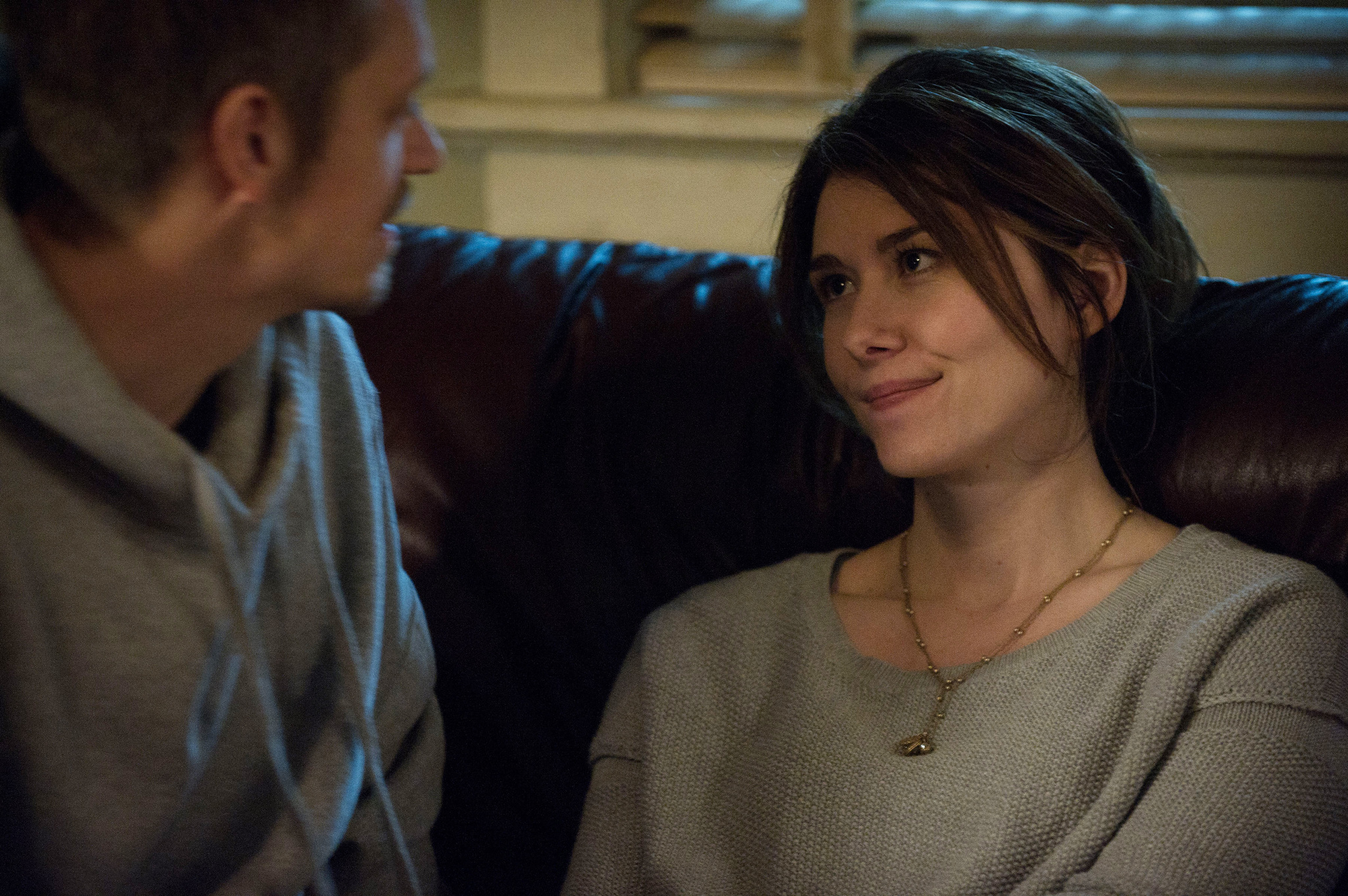 Still of Jewel Staite and Joel Kinnaman in Zmogzudyste (2011)