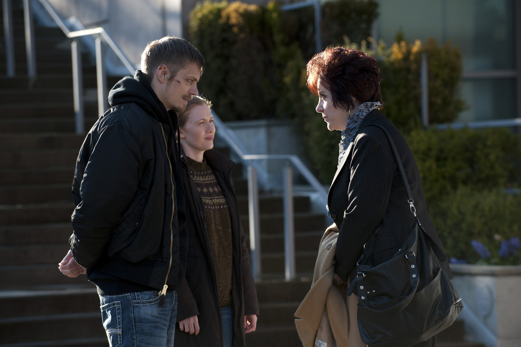 Still of Mireille Enos, Lee Garlington and Joel Kinnaman in Zmogzudyste (2011)