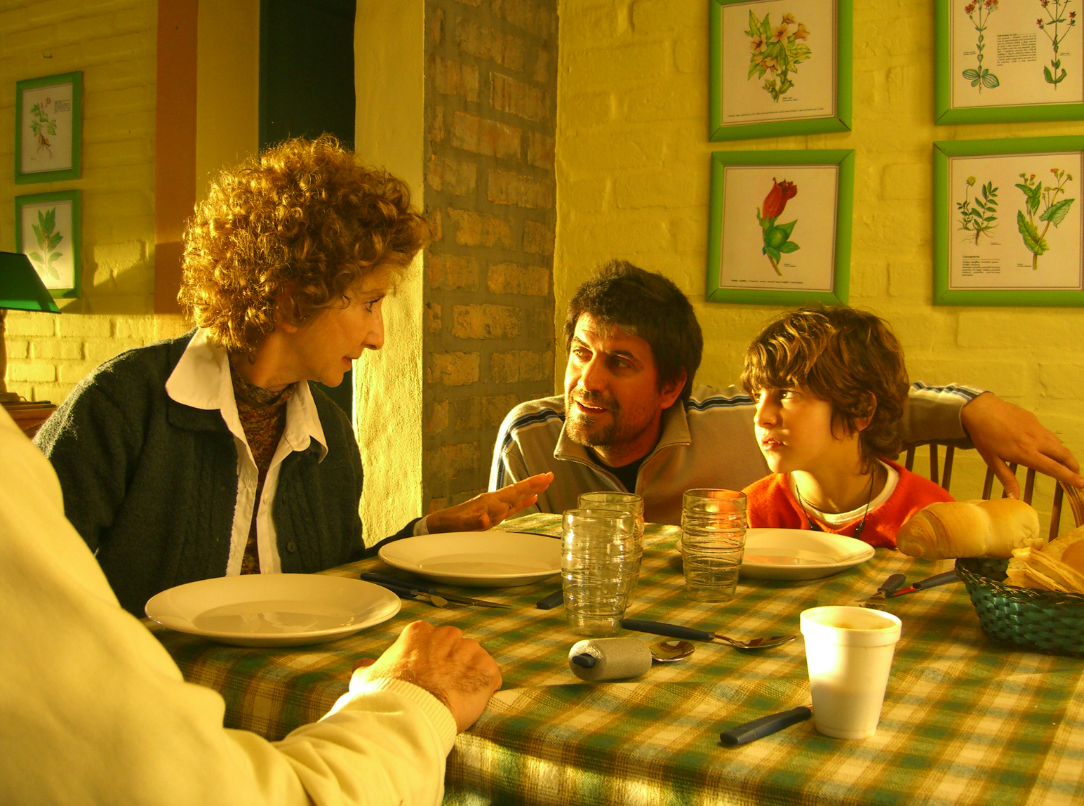 Norma Leandro, Leo Ricciardi and Levy during the filming of 