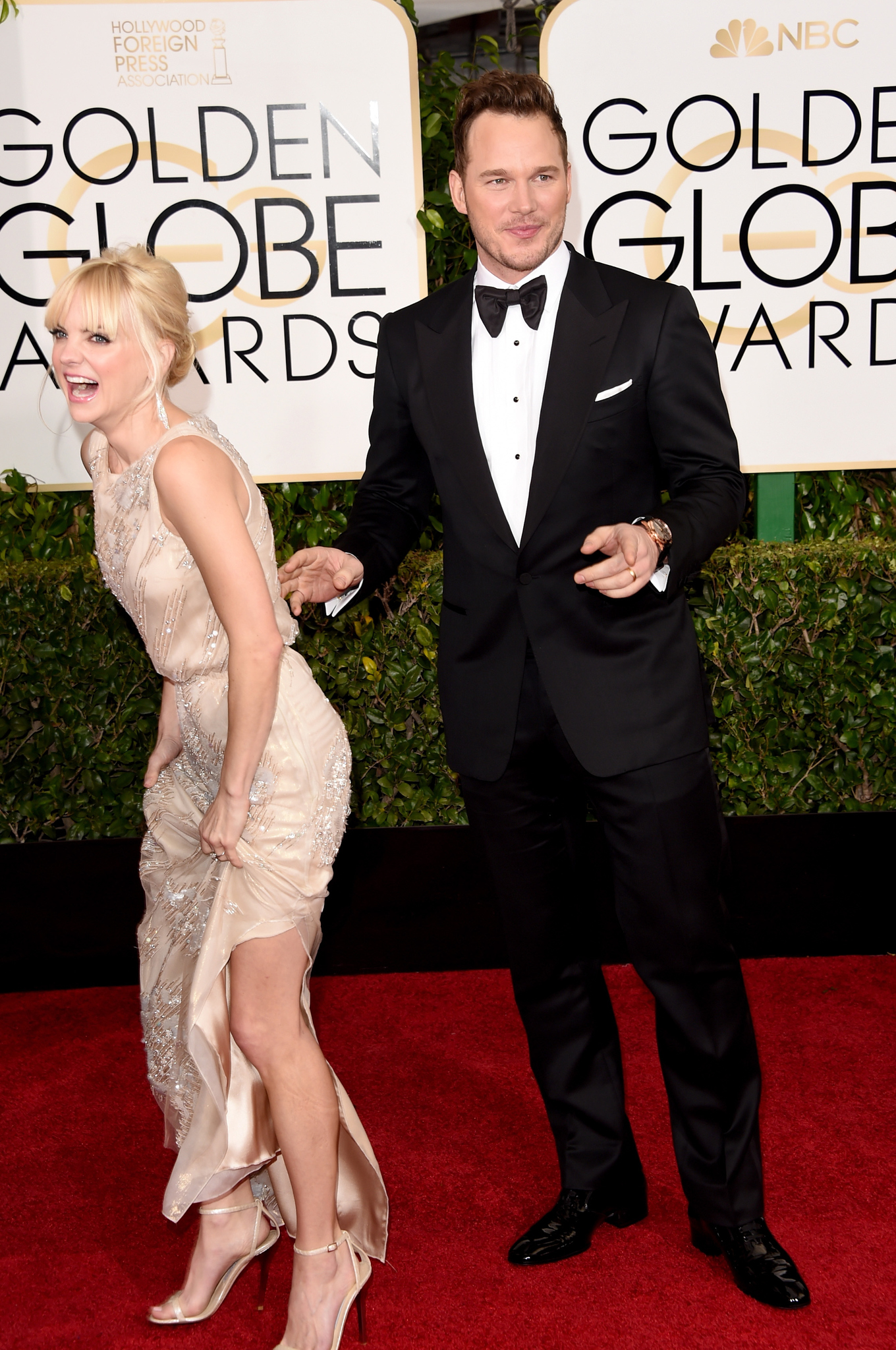 Anna Faris and Chris Pratt at event of The 72nd Annual Golden Globe Awards (2015)