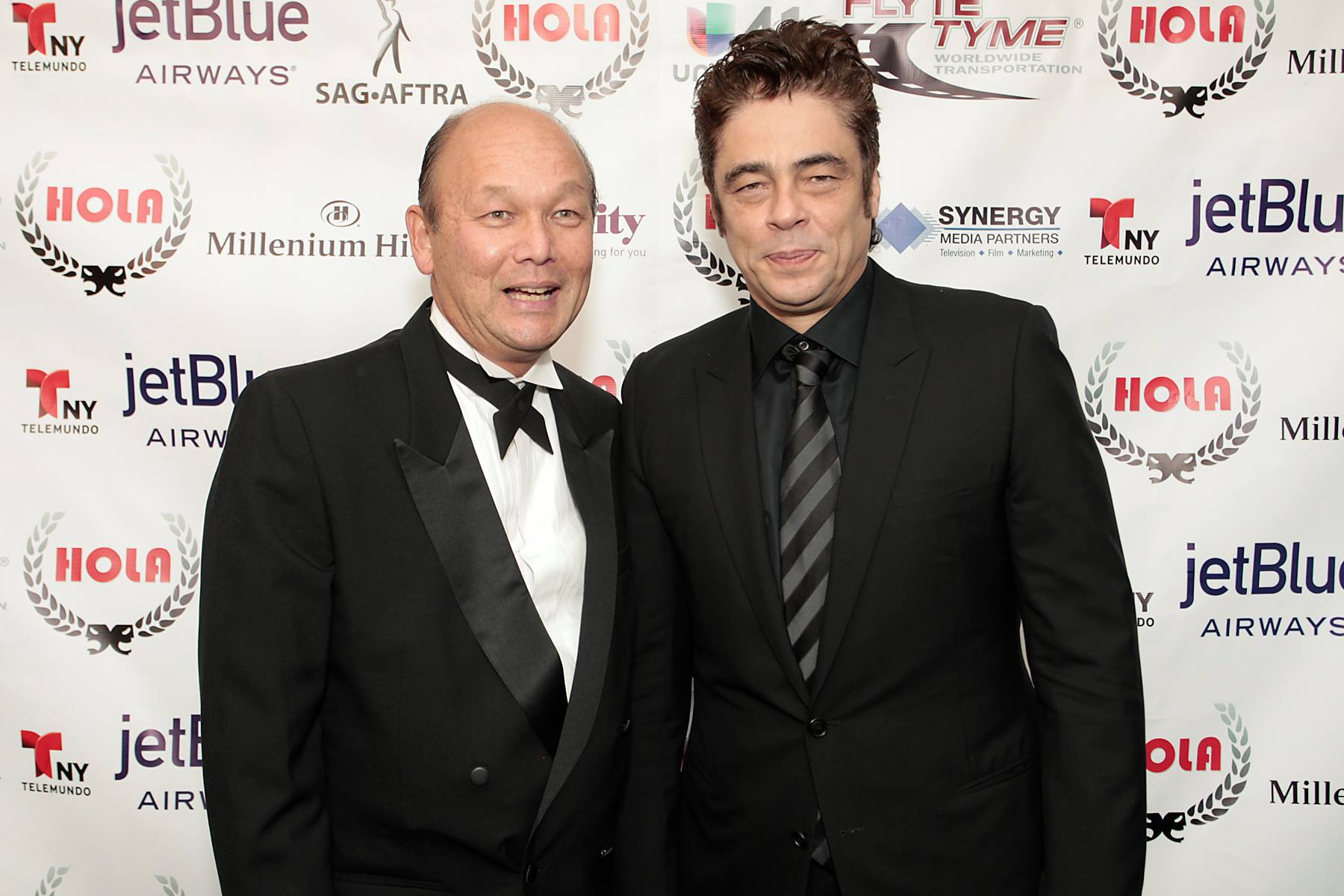 Benicio Del Toro and the 2016 HOLA AWARDS Producer Dean H. Huh