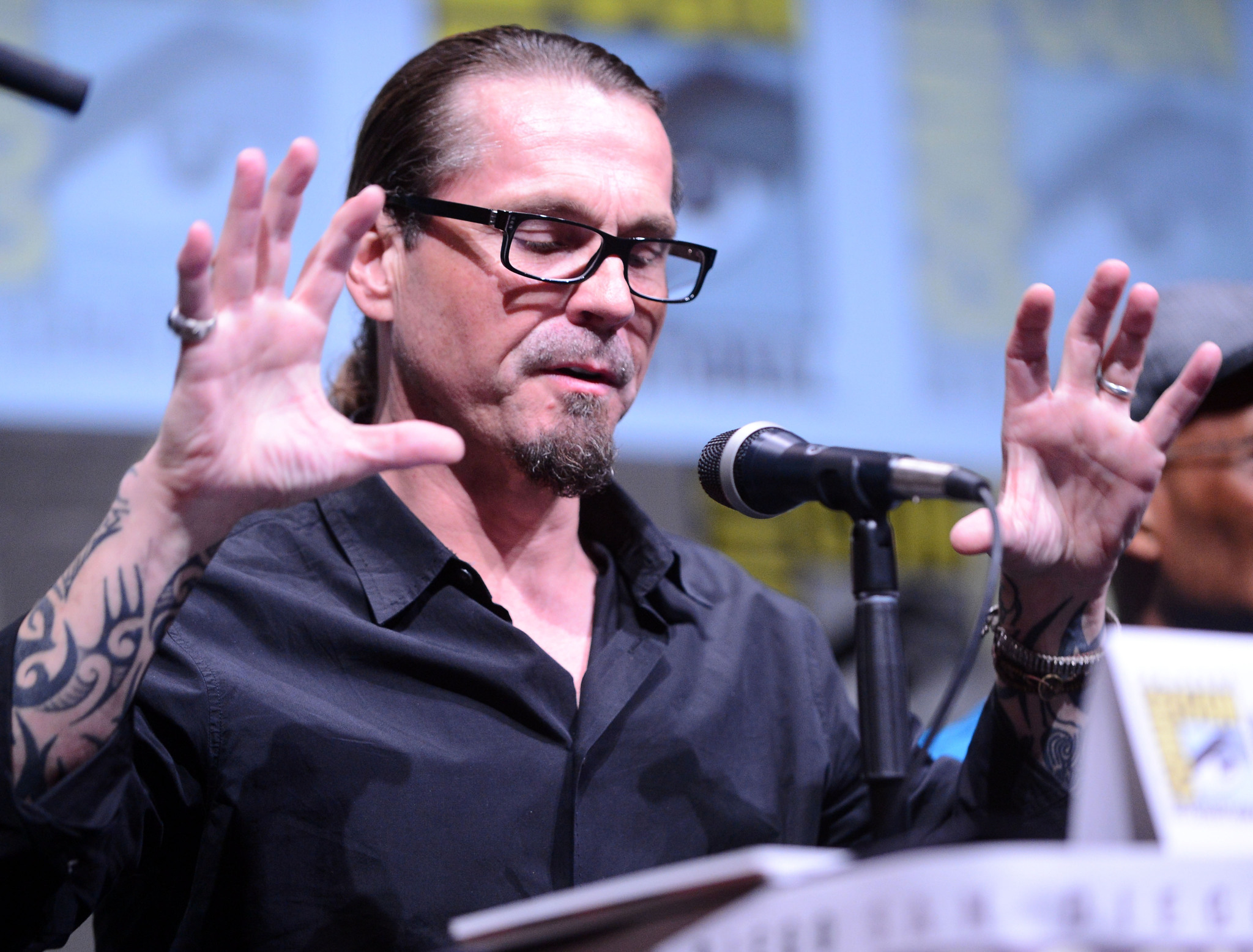 Kurt Sutter at event of Sons of Anarchy (2008)