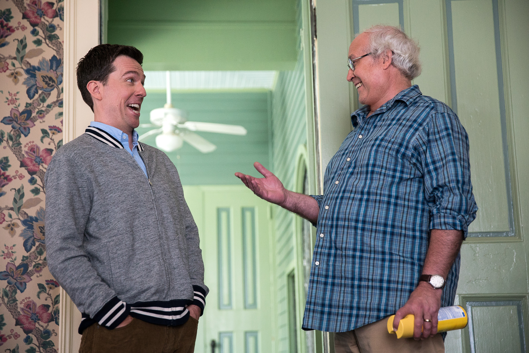Still of Chevy Chase and Ed Helms in Kvaisu atostogos (2015)