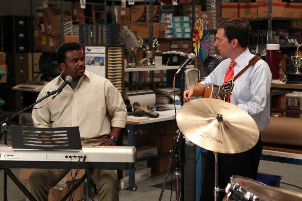 Still of Craig Robinson and Ed Helms in The Office (2005)