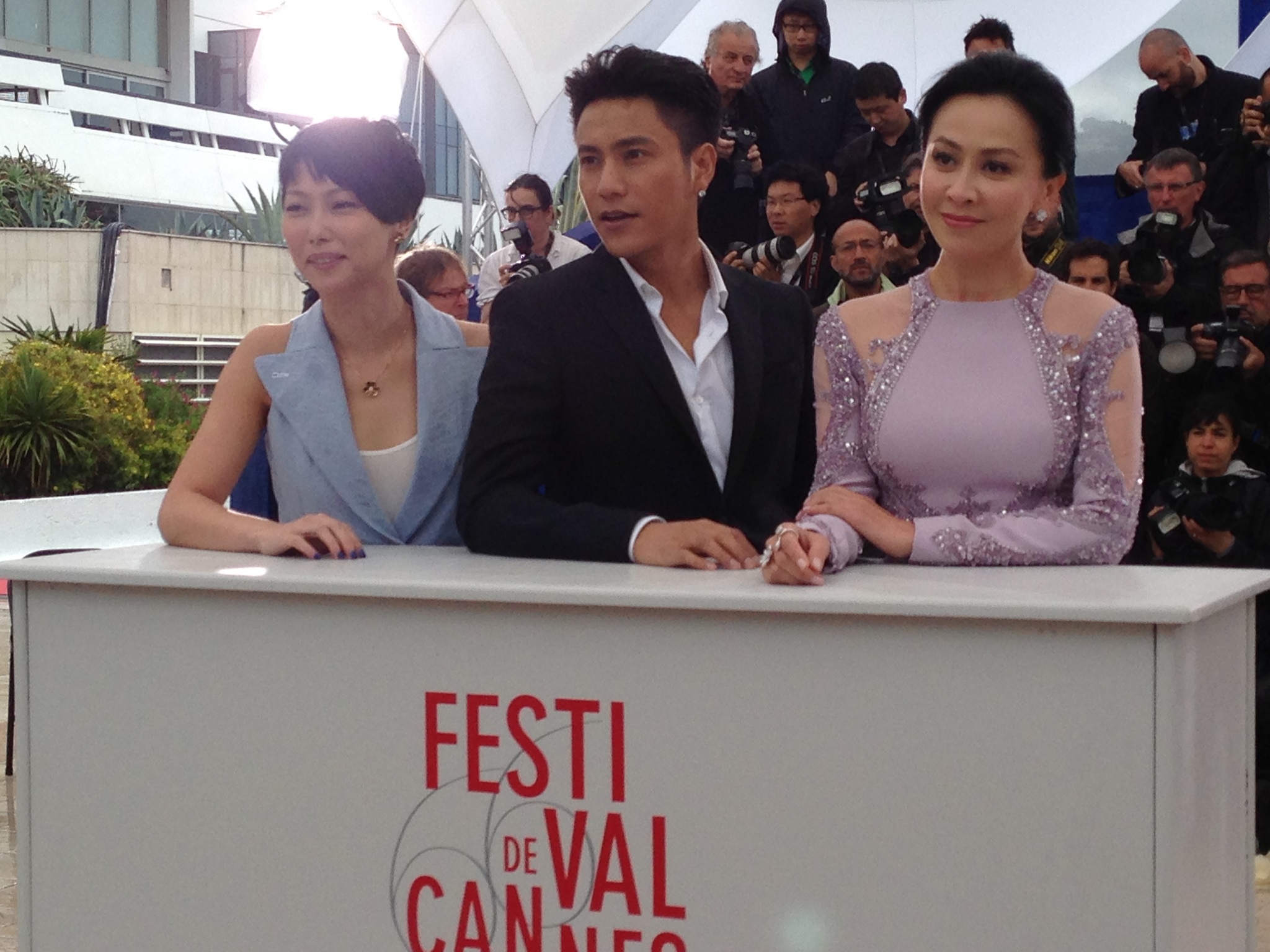 Carina Lau, Kun Chen and Flora Lau at event of Bends (2013)