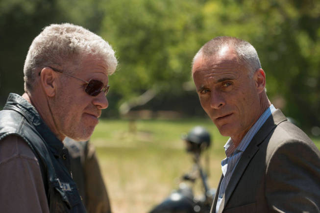Still of Ron Perlman and Timothy V. Murphy in Sons of Anarchy (2008)